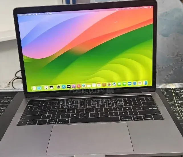 New Laptop Apple MacBook Pro 2022 M2 8GB Apple M2 SSD 512GB