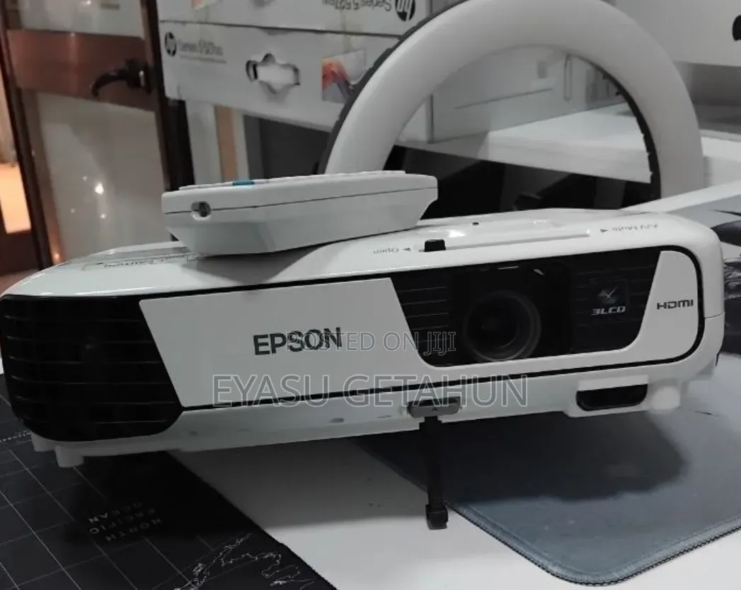 EPSON Projector
Model Name: EB-S31
Hardware Interface: VGA,
