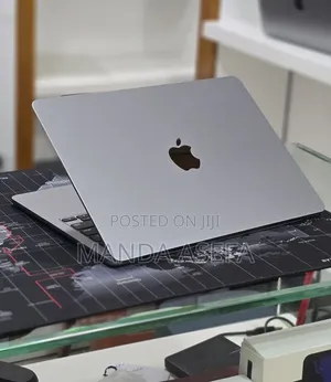 New Laptop Apple MacBook Air 2022 M2 16GB Apple M2 SSD 256GB
