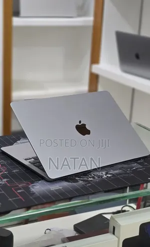 New Laptop Apple MacBook Air 2022 M2 16GB Apple M2 SSD 256GB