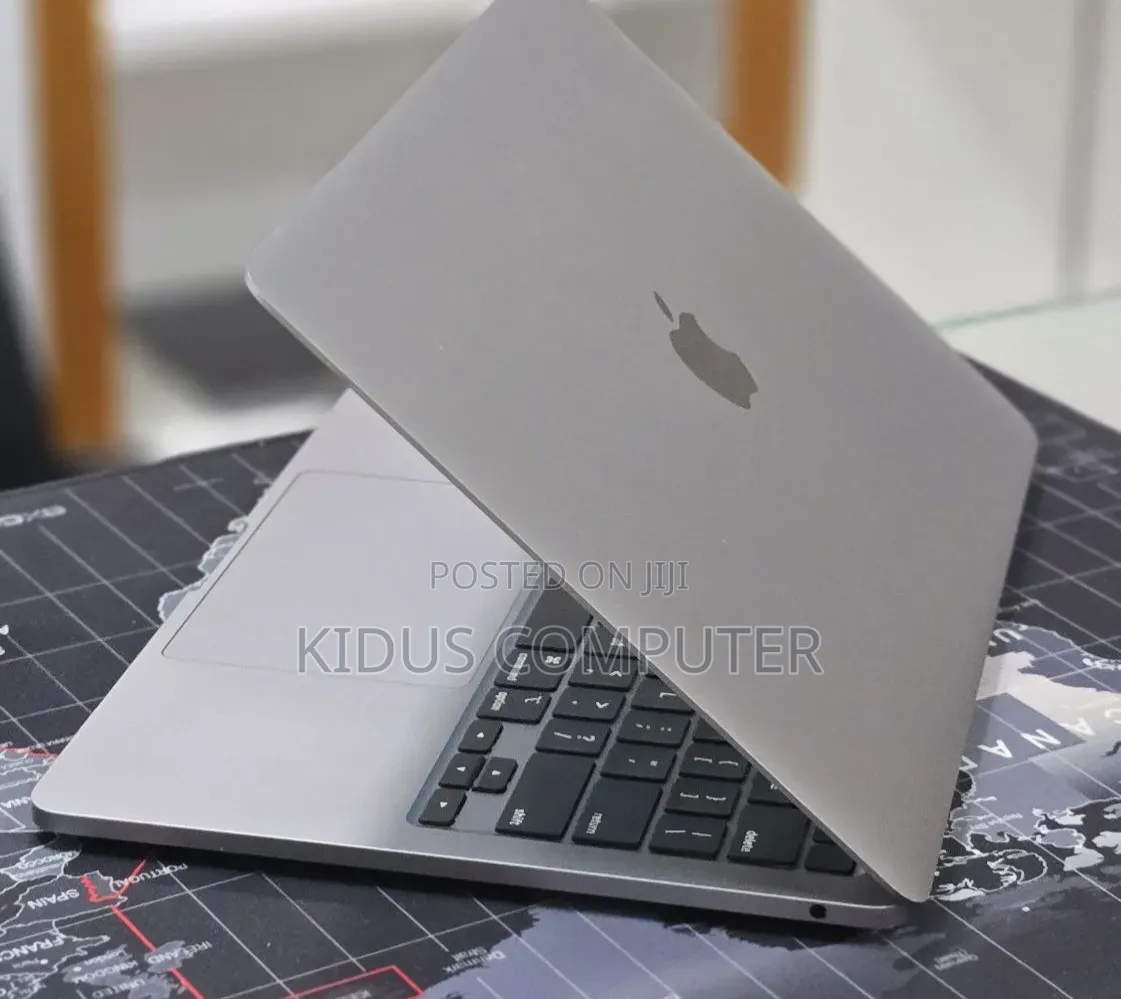 New Laptop Apple MacBook Pro 2022 M2 16GB Apple M2 SSD 512GB