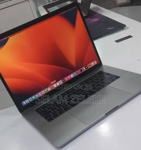 New Laptop Apple MacBook Pro 2017 16GB Intel Core i7 SSD 512GB