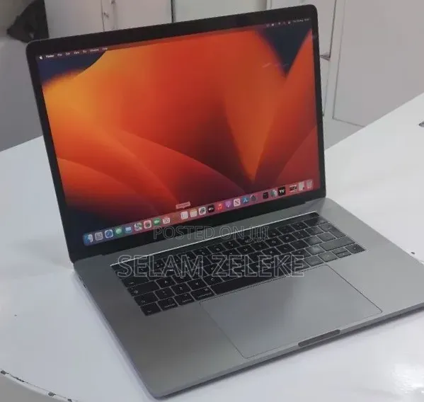 New Laptop Apple MacBook Pro 2017 16GB Intel Core i7 SSD 512GB