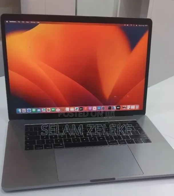 New Laptop Apple MacBook Pro 2017 16GB Intel Core i7 SSD 512GB