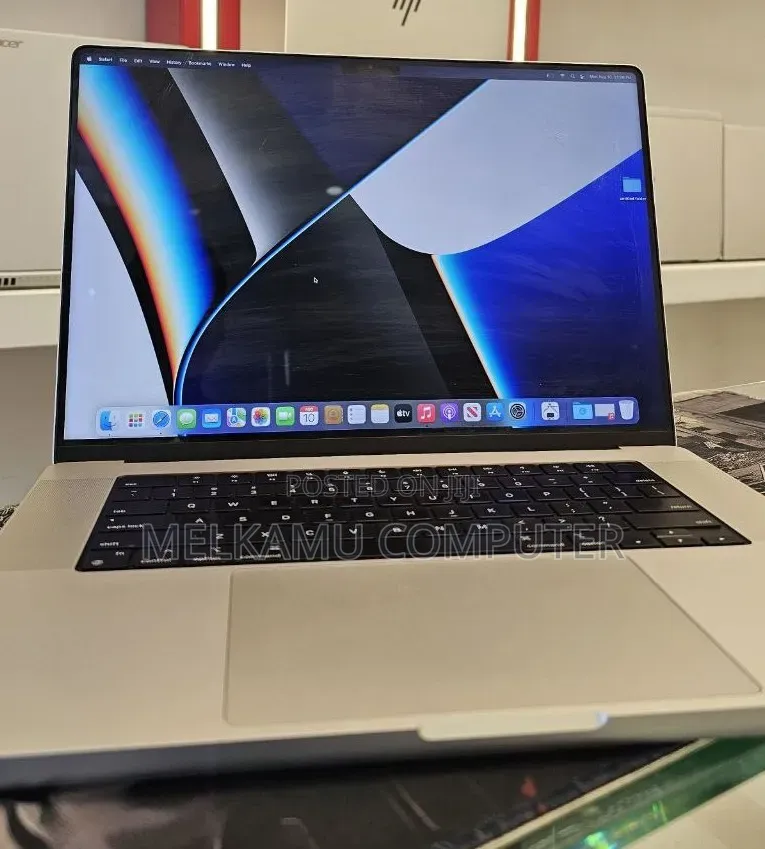 New Laptop Apple MacBook Pro 2021 M1 16GB Apple M1 SSD 512GB