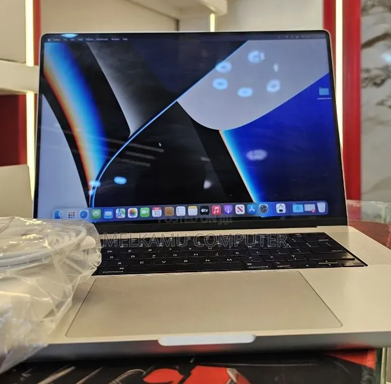 New Laptop Apple MacBook Pro 2021 M1 16GB Apple M1 SSD 512GB