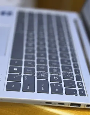 New Laptop HP EliteBook 830 16GB Intel Core i7 SSD 512GB
