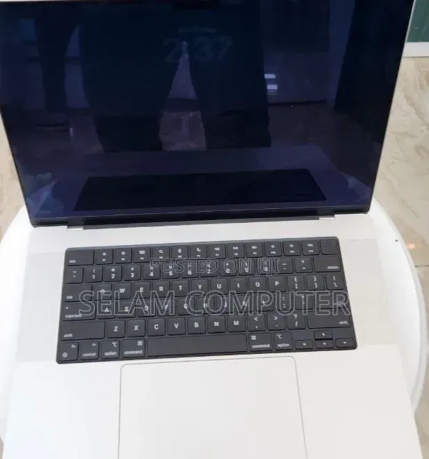 New Laptop Apple MacBook Pro 2021 M1 16GB Apple M1 SSD 512GB