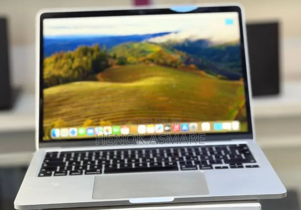 New Laptop Apple MacBook Pro 2020 M1 8GB Apple M1 SSD 512GB