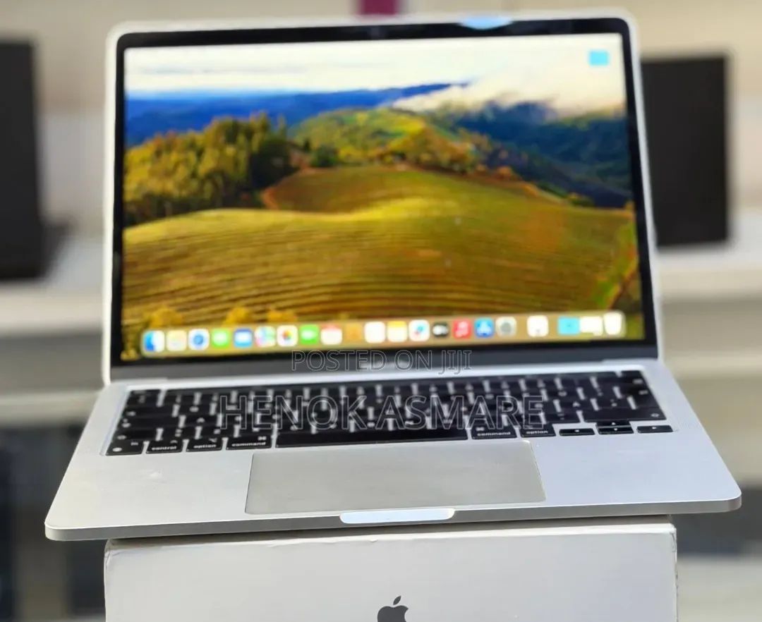 New Laptop Apple MacBook Pro 2020 M1 8GB Apple M1 SSD 512GB