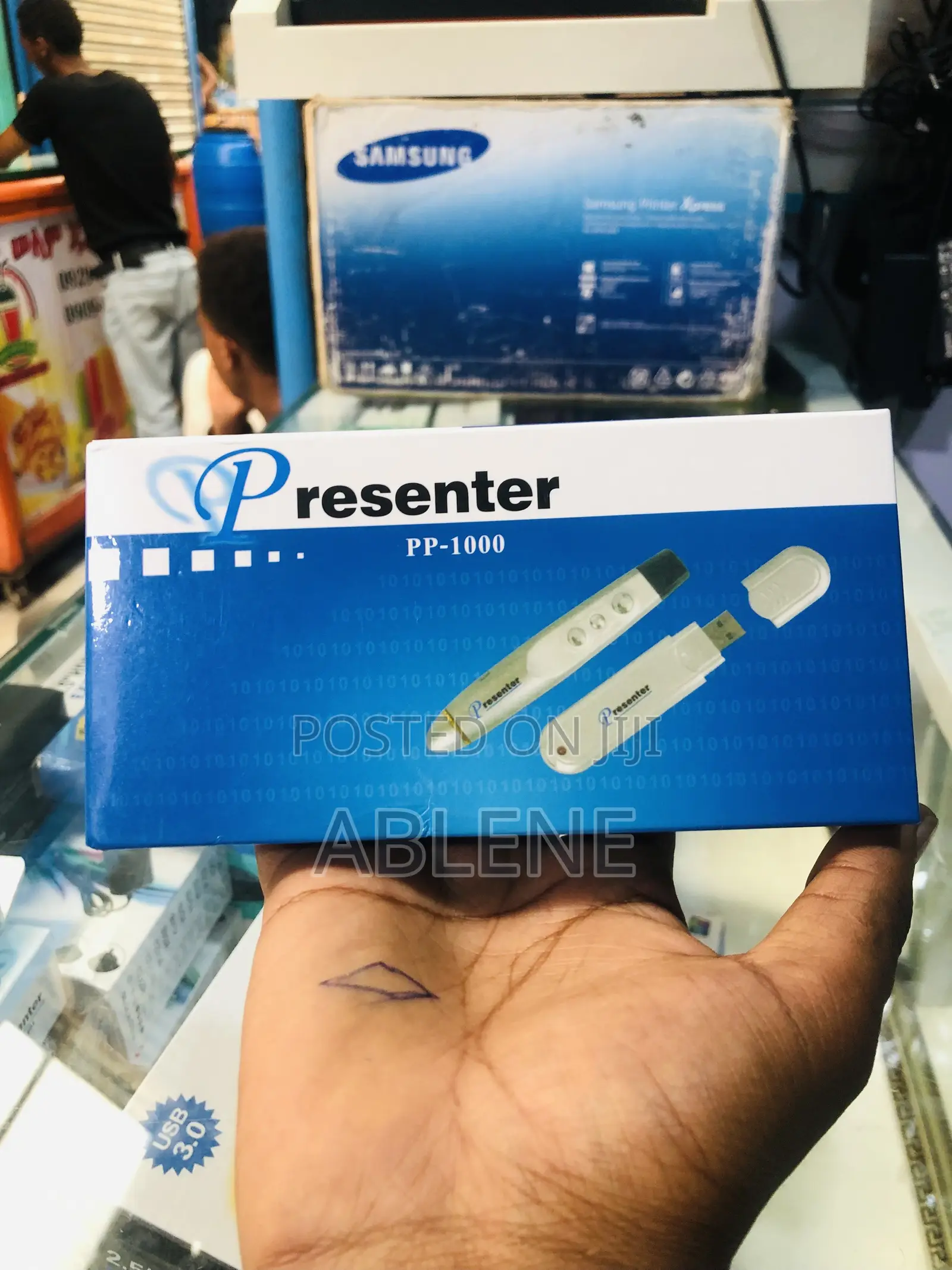Presenter (PP-1000 USB Wireless Presenter and Red Laser Pointer.