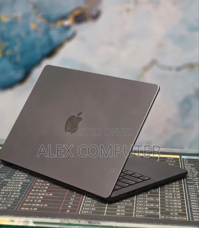 New Laptop Apple MacBook Pro 2024 M4 Pro 16GB Apple M4 SSD 512GB