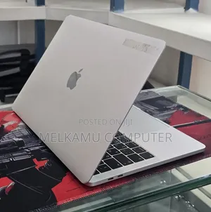 New Laptop Apple MacBook Pro 2018 16GB Intel Core i5 SSD 256GB