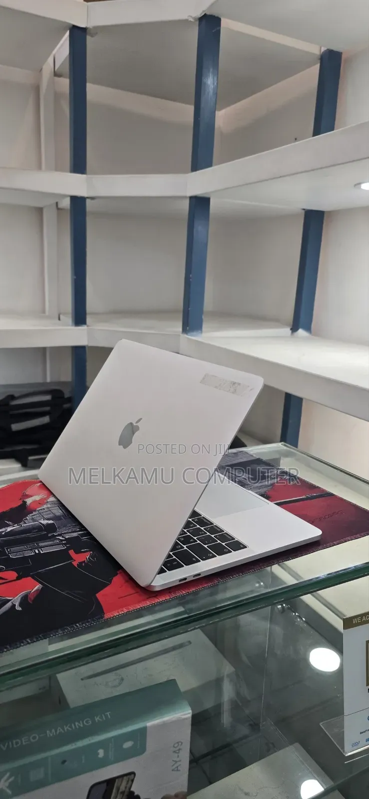 New Laptop Apple MacBook Pro 2018 16GB Intel Core i5 SSD 256GB