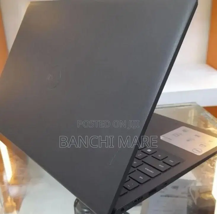 New Laptop Dell Inspiron 15 3530 8GB Intel Core i5 SSD 512GB