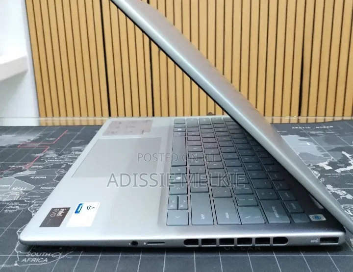 New Laptop Dell Inspiron 14 7440 16GB Intel Core Ultra 7 SSD 1T