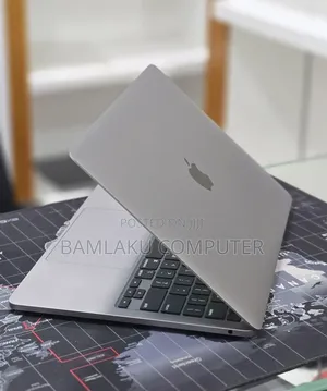New Laptop Apple MacBook Pro 2022 M2 16GB Apple M2 SSD 512GB
