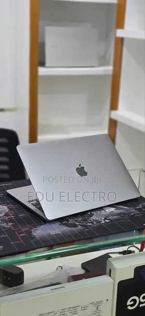 New Laptop Apple MacBook Pro 2022 M2 16GB Apple M2 SSD 512GB