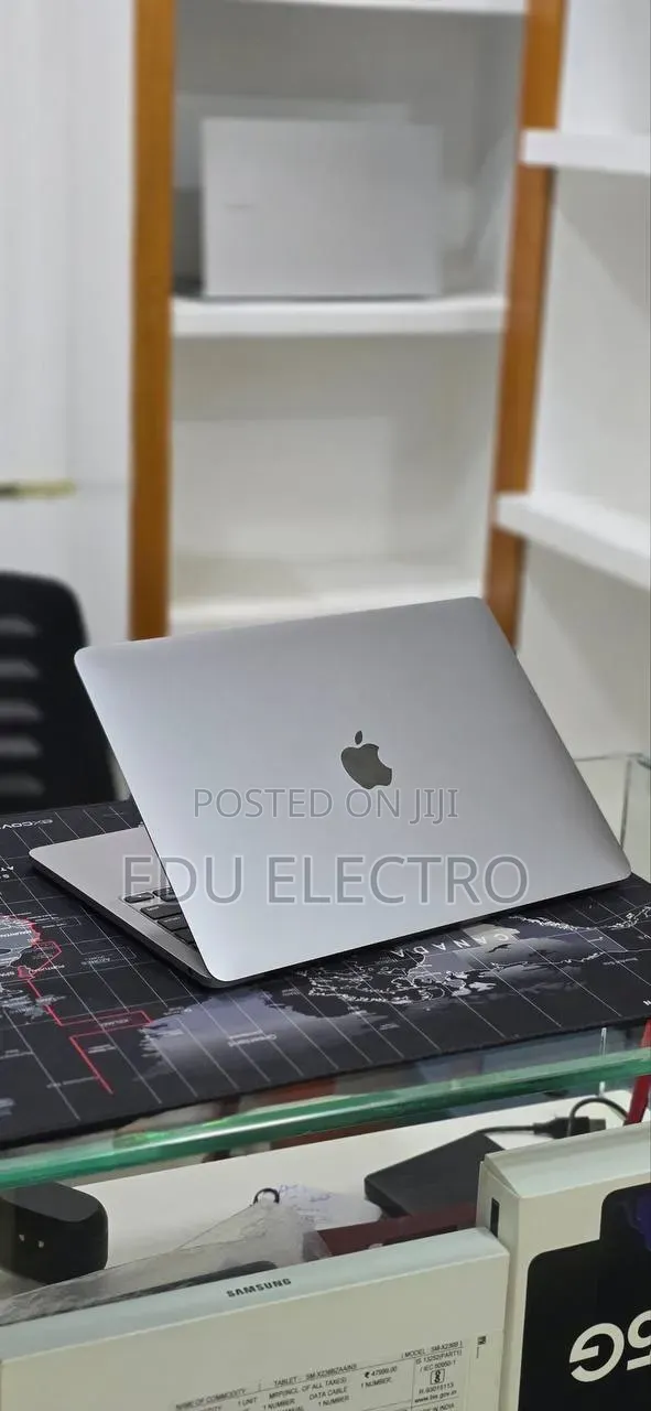 New Laptop Apple MacBook Pro 2022 M2 16GB Apple M2 SSD 512GB