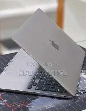New Laptop Apple MacBook Pro 2022 M2 16GB Apple M2 SSD 512GB