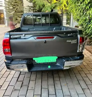 Toyota Hilux 2017 Gray