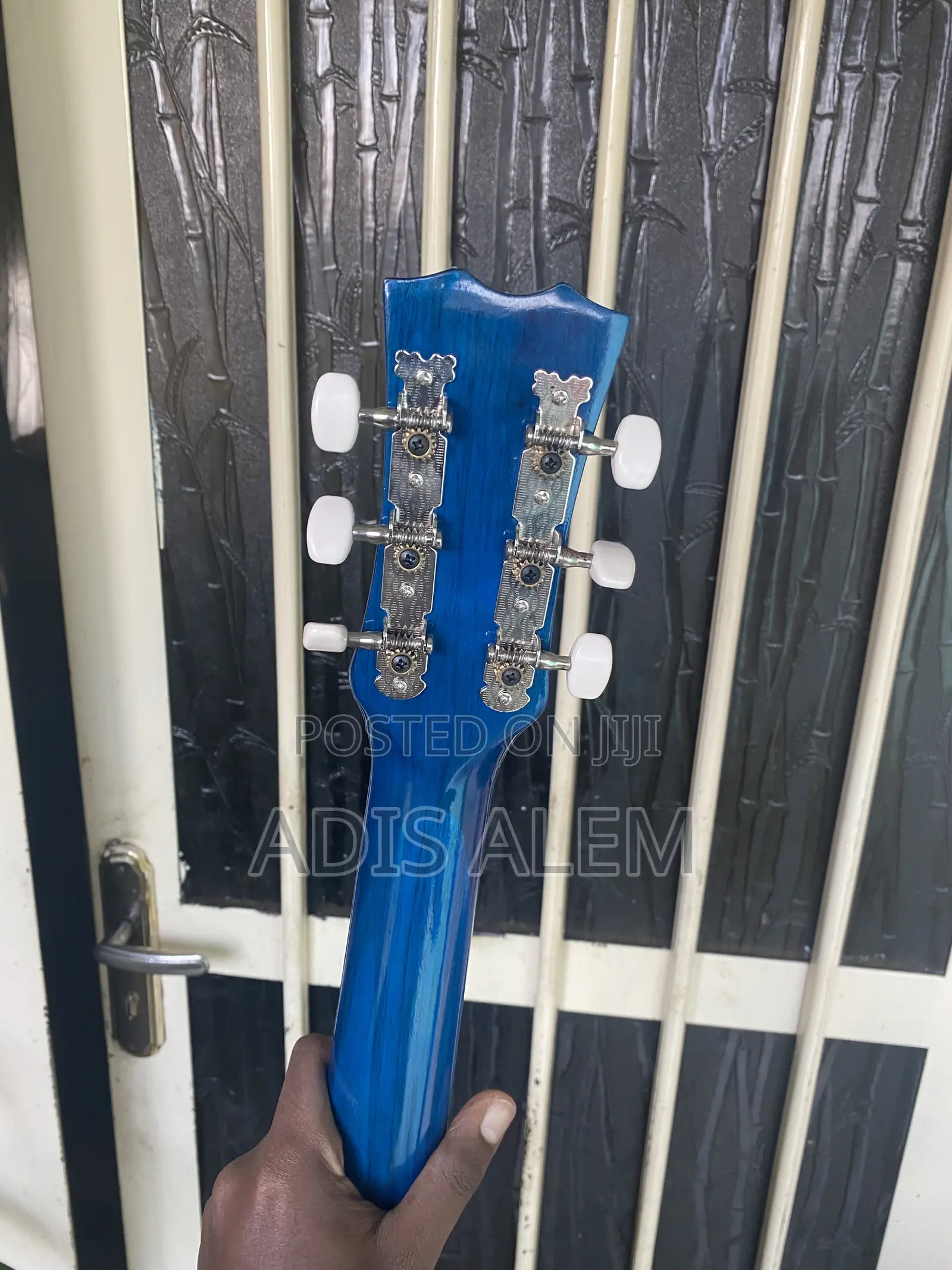 Box Guitar