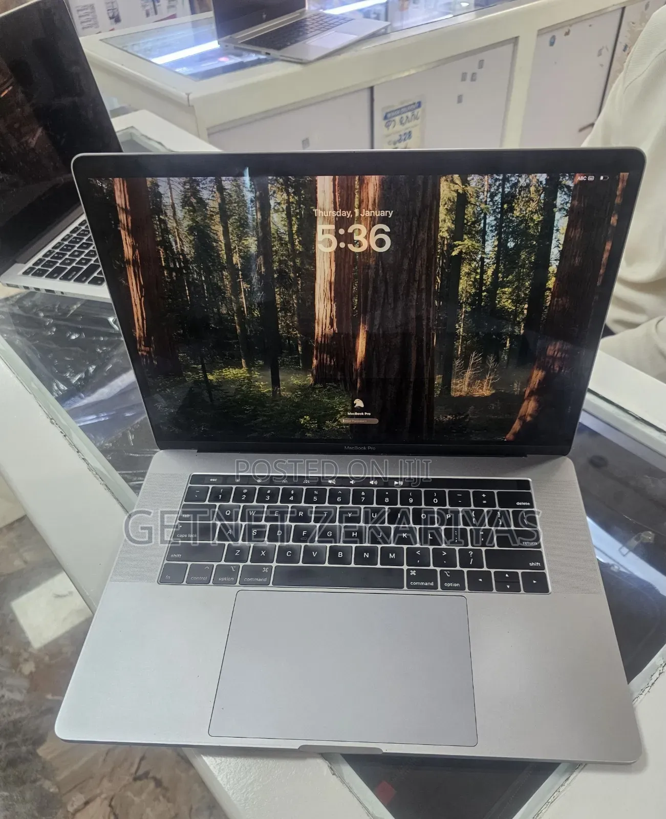New Laptop Apple MacBook Pro 2018 16GB Intel Core i7 SSD 512GB