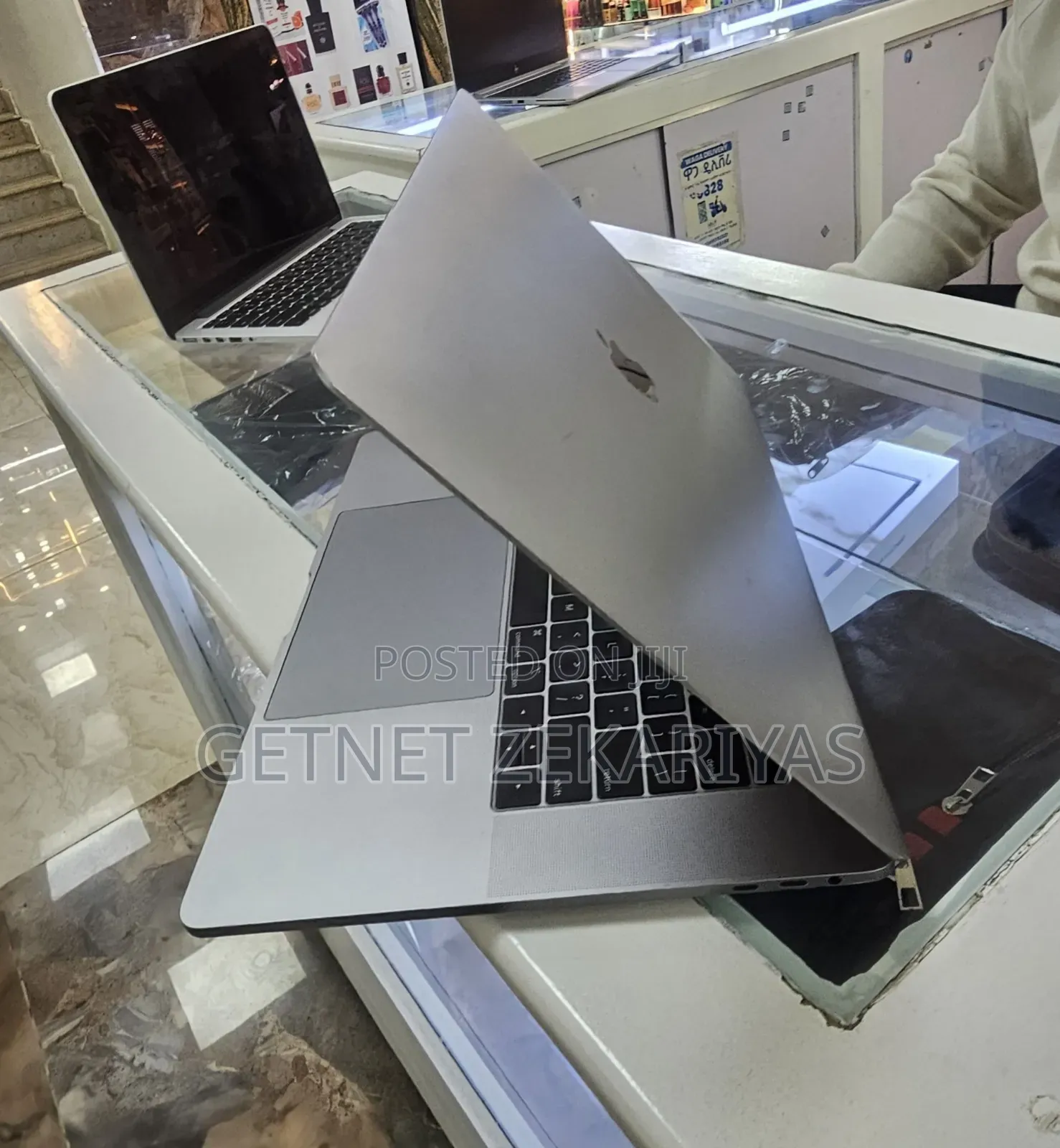 New Laptop Apple MacBook Pro 2018 16GB Intel Core i7 SSD 512GB