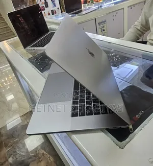 New Laptop Apple MacBook Pro 2018 16GB Intel Core i7 SSD 512GB