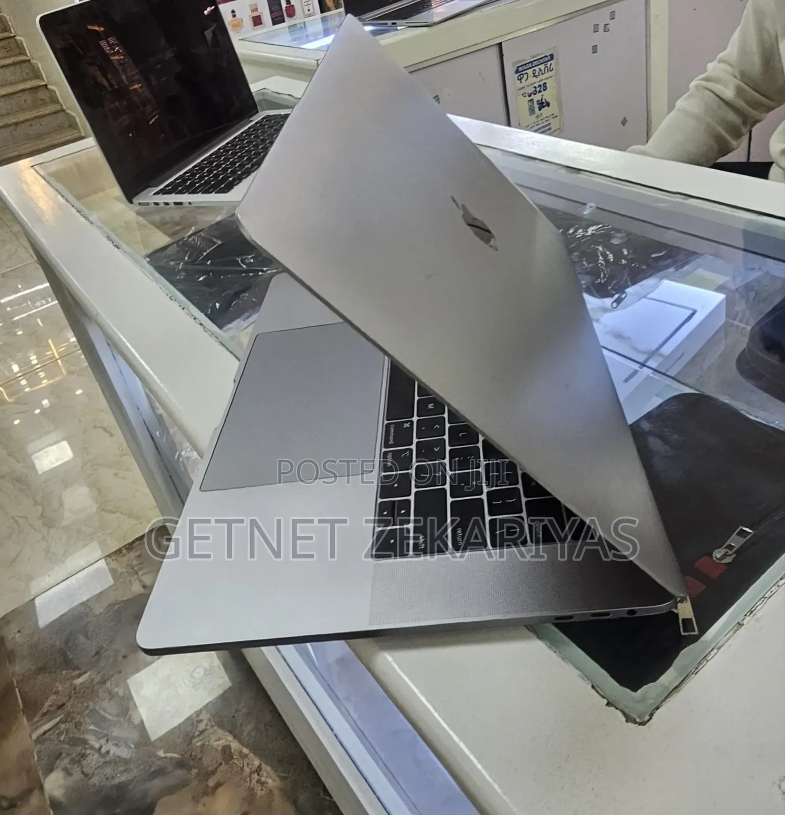 New Laptop Apple MacBook Pro 2018 16GB Intel Core i7 SSD 512GB