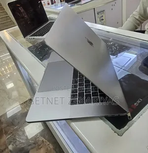 New Laptop Apple MacBook Pro 2018 16GB Intel Core i7 SSD 512GB
