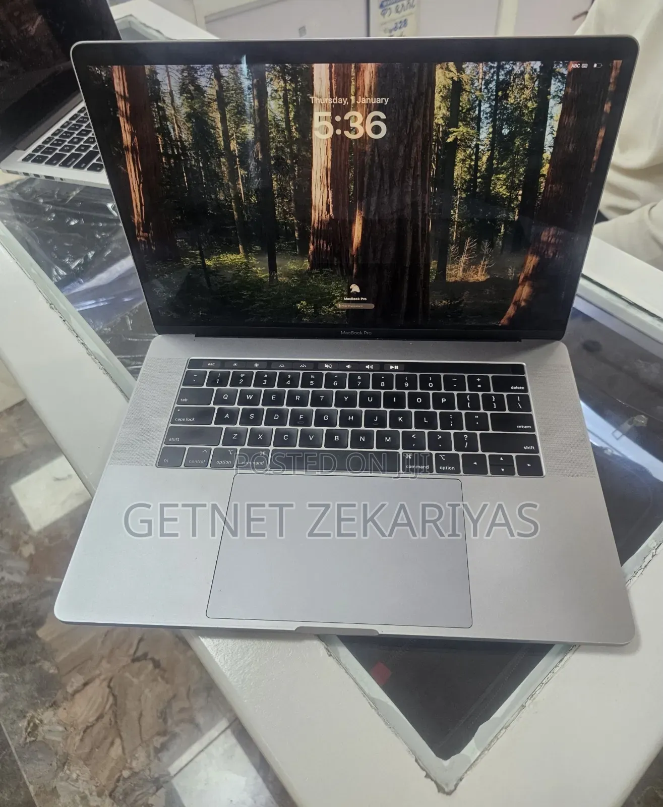 New Laptop Apple MacBook Pro 2018 16GB Intel Core i7 SSD 512GB