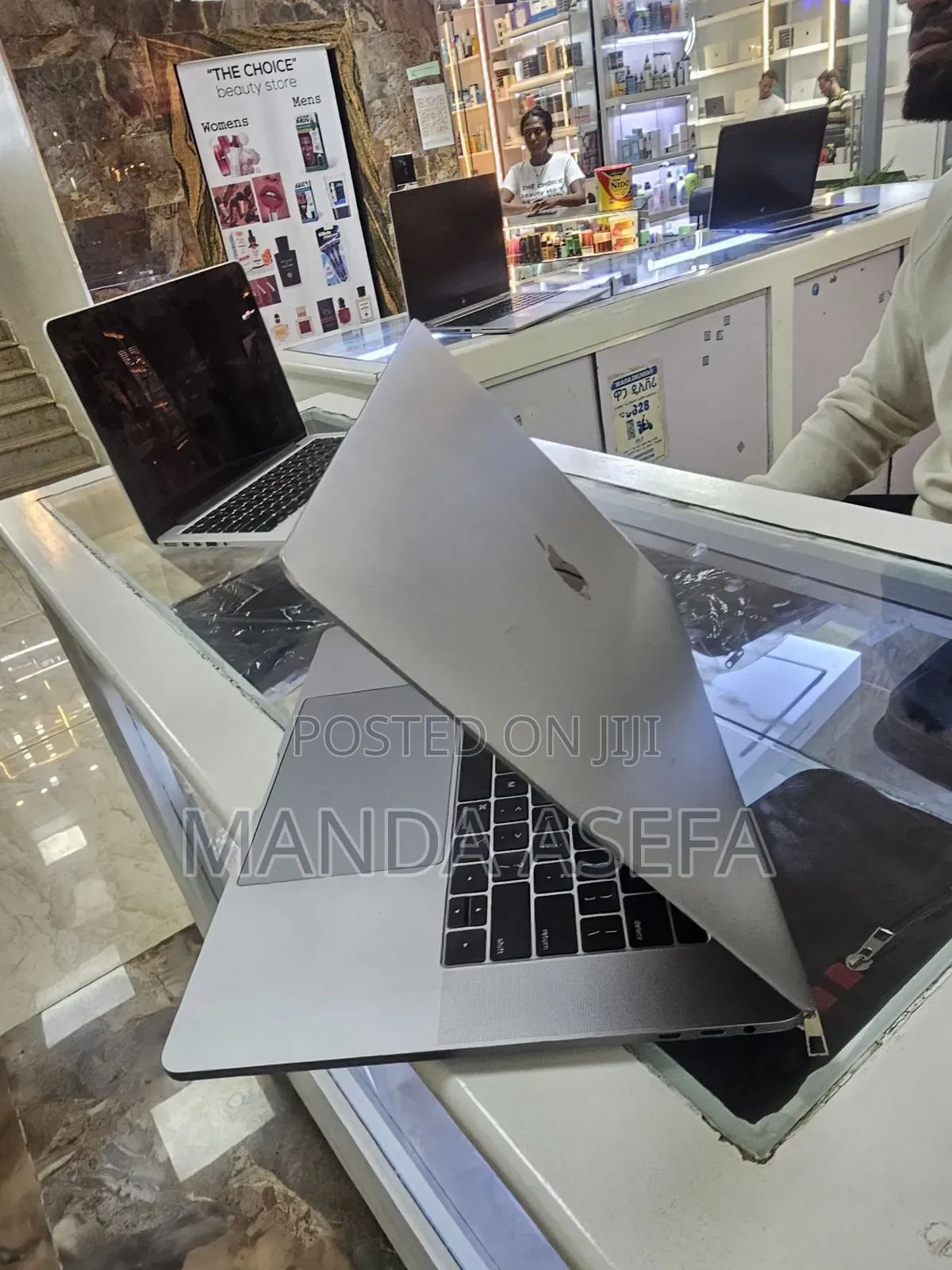 New Laptop Apple MacBook Pro 2018 16GB Intel Core i7 SSD 512GB