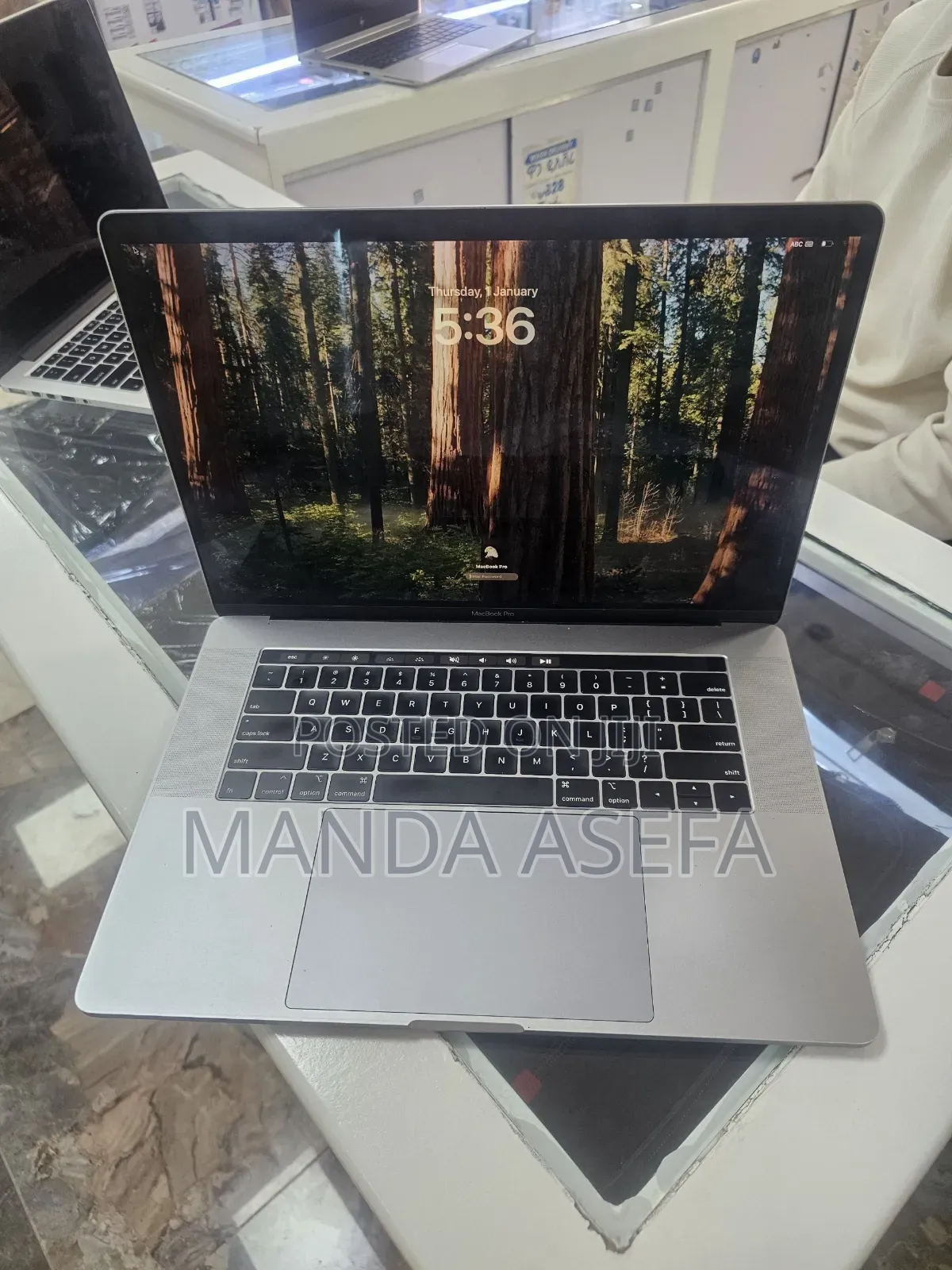 New Laptop Apple MacBook Pro 2018 16GB Intel Core i7 SSD 512GB
