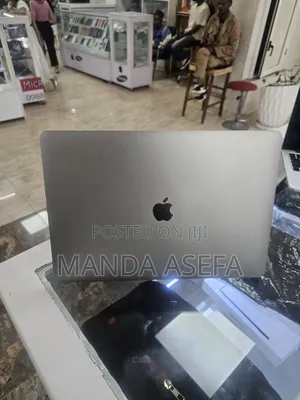 New Laptop Apple MacBook Pro 2018 16GB Intel Core i7 SSD 512GB