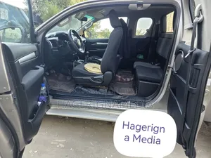 Toyota Hilux 2016 Gray
