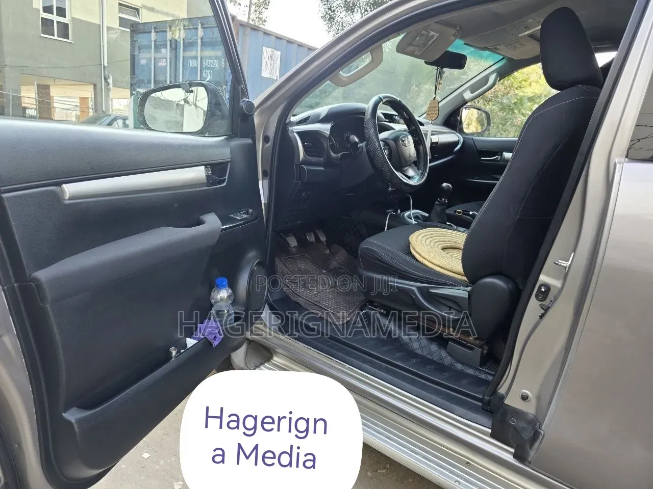 Toyota Hilux 2016 Gray