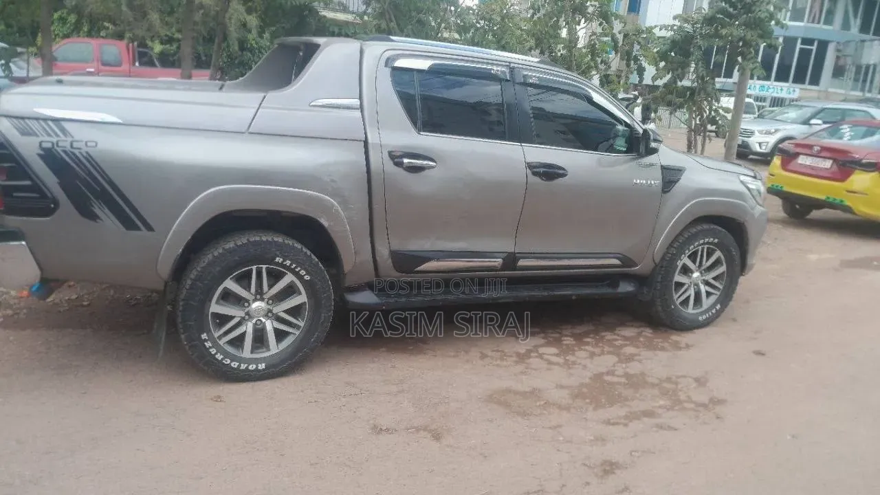 Toyota Hilux 2018 Blue
