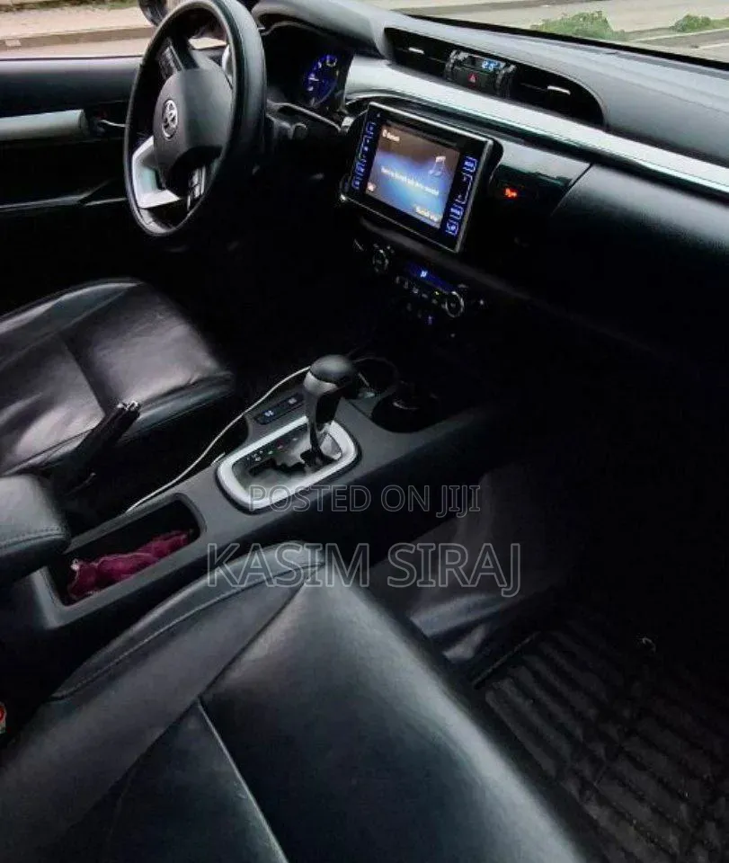 Toyota Hilux 2018 Blue
