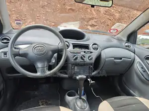 Toyota Vitz 2002 Gray