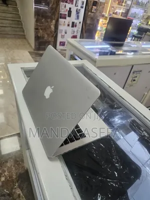 New Laptop Apple MacBook Pro 2015 8GB Intel Core i5 SSD 256GB