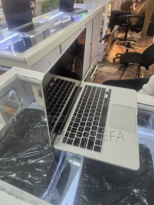 New Laptop Apple MacBook Pro 2015 8GB Intel Core i5 SSD 256GB