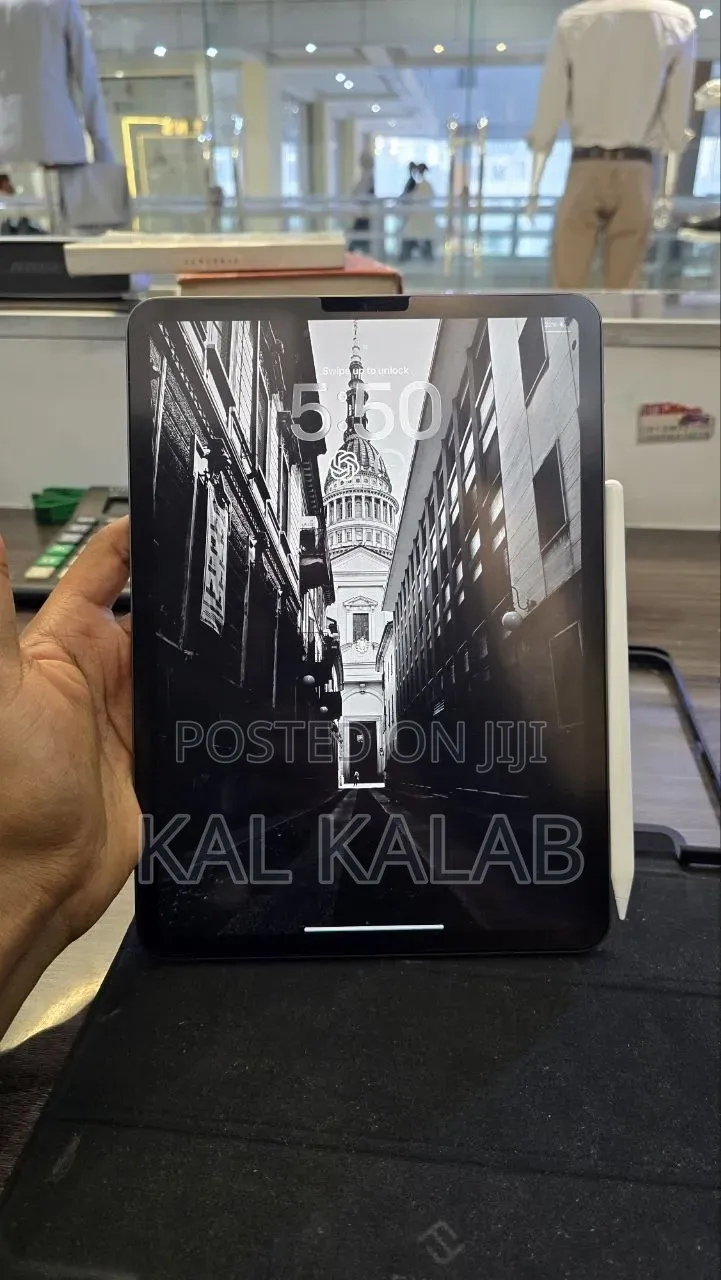 Apple iPad Pro 12.9 (2021) 128 GB Gray