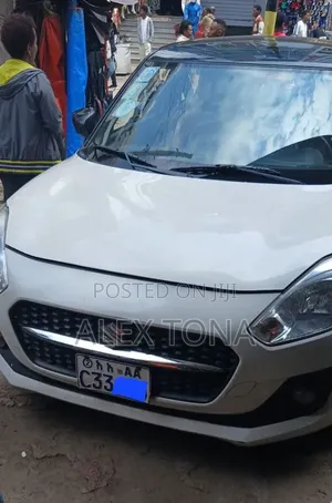 Suzuki Swift 2022 White