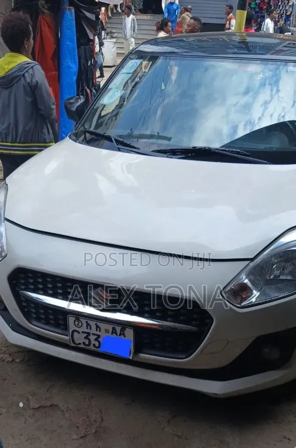 Suzuki Swift 2022 White