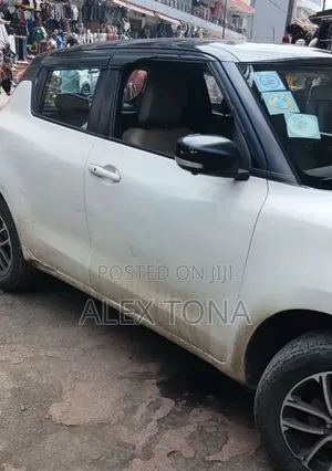 Suzuki Swift 2022 White