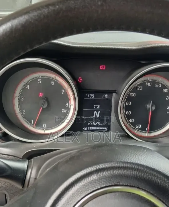 Suzuki Swift 2022 White