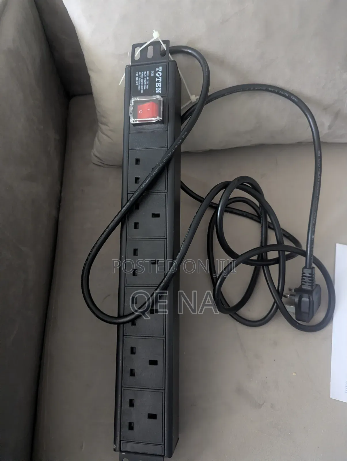 Toten 1U Rack-Mounted 6-Unit 13A UK Plug