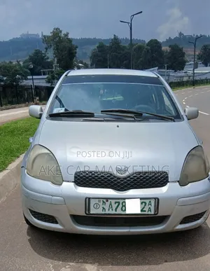 Toyota Vitz 2002 Silver