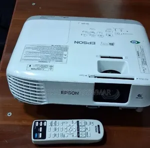 1BRAND NEW EPSON Projector 👉Has Remote Model Name: